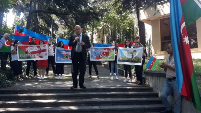 В Тбилиси прошла акция в поддержку армии Азербайджана
