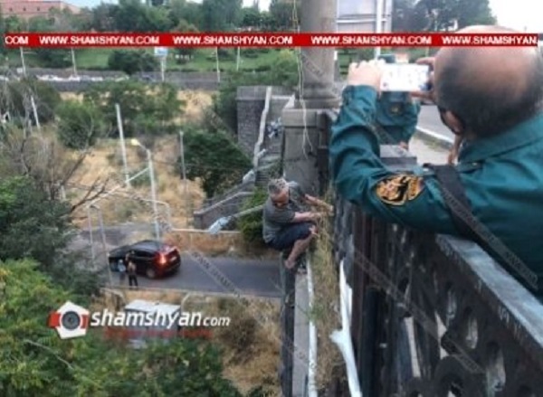 Толпа самоубийц в Ереване: двое граждан одновременно пытались броситься с моста 
