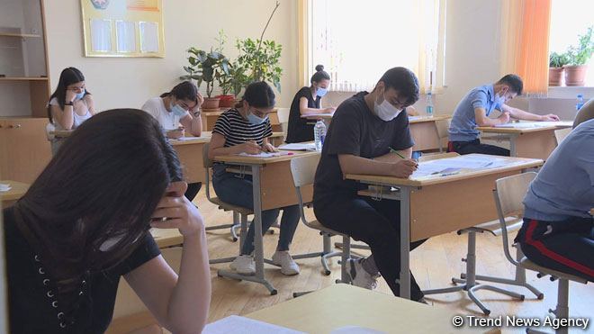 В Азербайджане более 19 тыс. человек сдадут сегодня выпускной экзамен
