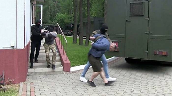 Минск передал Москве 32 задержанных россиян
