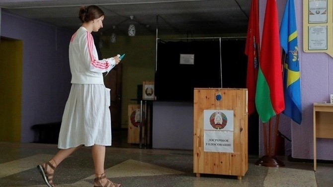 Власти Беларуси пригрозили ввести пропускной режим на избирательных участках
