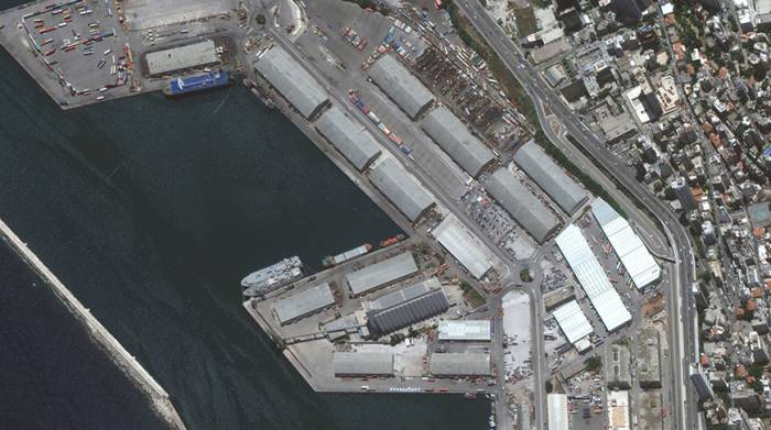 В порту Бейрута обнаружены 79 контейнеров с химикатами
