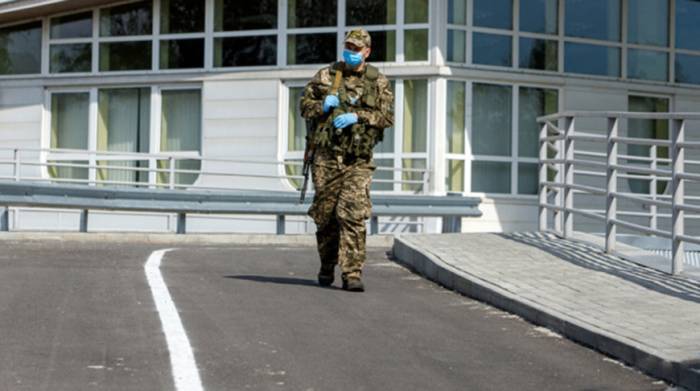 Украина запретила въезд иностранцам из-за коронавируса
