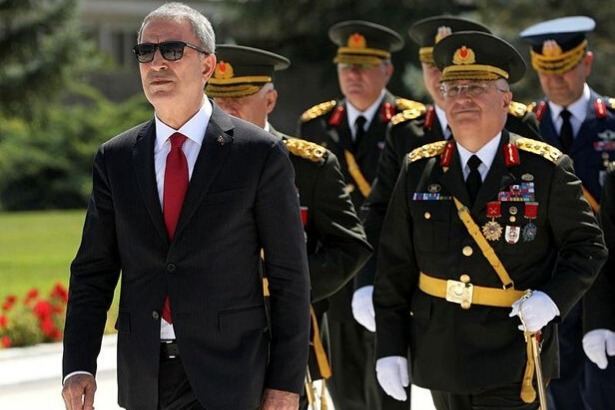 Министр национальной обороны и начальник Генерального штаба Турции прибывают в Азербайджан
