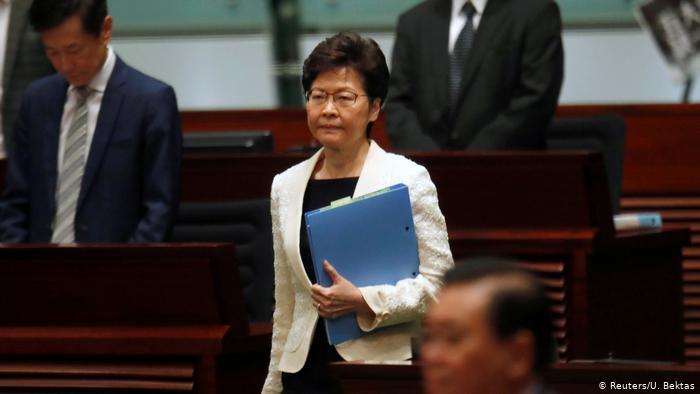 Глава Гонконга осудила медиков, критикующих идею массового тестирования на коронавирус