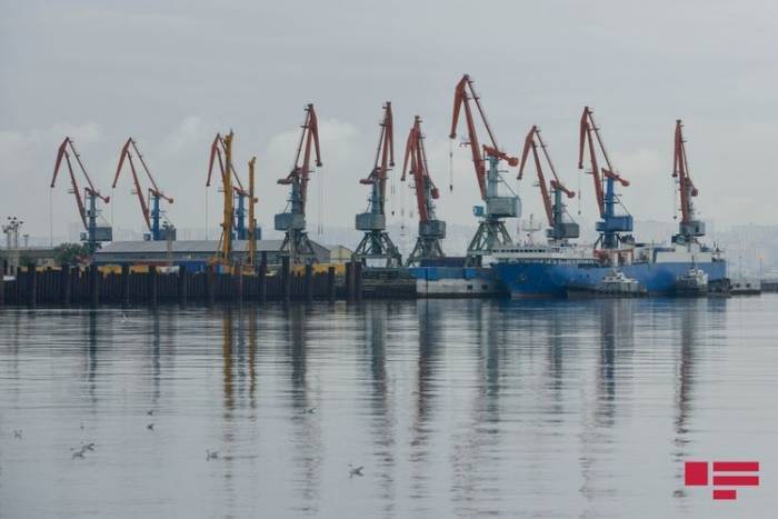 В Каспийском море пропал без вести нефтяник
