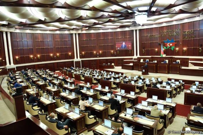 Азербайджанские депутаты приняли в первом чтении изменения в Кодекс об административных правонарушениях
