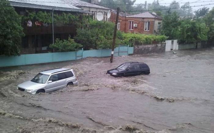 Из-за проливных дождей в Батуми подтопило несколько улиц
