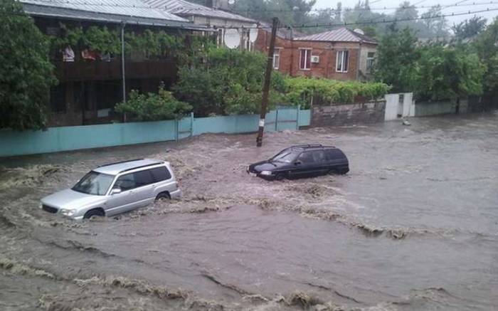 Из-за проливных дождей в Батуми подтопило несколько улиц
