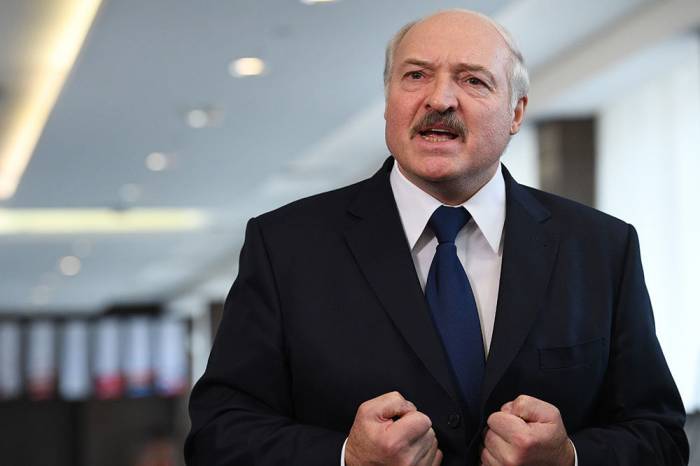 Лукашенко отмечает наращивание вооруженного компонента в соседних Польше и Литве
