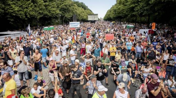 Власти Берлина запретили демонстрацию против COVID-ограничений
