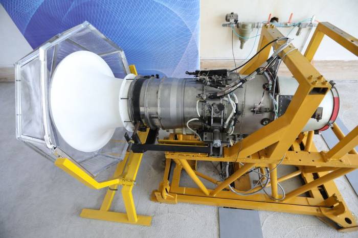 В Иране представлены легкий турбовентиляторный двигатель и два ракетных изделия