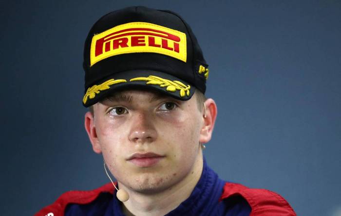 Шварцман выиграл вторую гонку этапа "Формулы-2" в Бельгии и вышел в лидеры чемпионата
