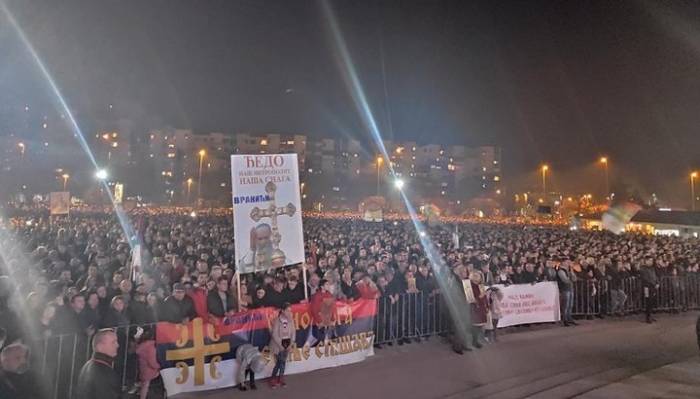 В Черногории верующие вышли на массовые протесты 