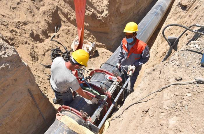 Строительство магистрального водопровода в Нефтчале наполовину завершено