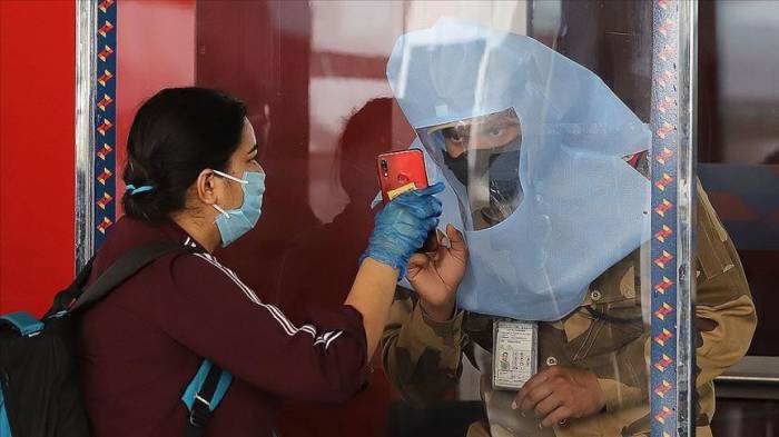 В Бразилии и Индии растет смертность из-за коронавируса
