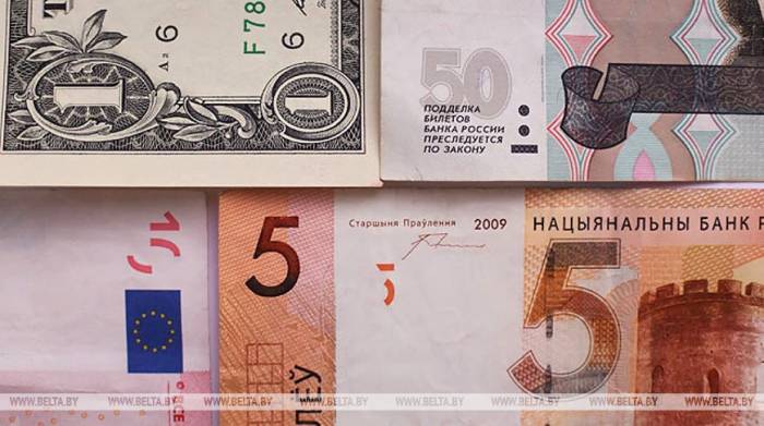 Доллар и евро на торгах 14 августа подешевели, российский рубль подорожал
