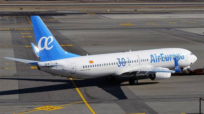 В Испании самолет вынужденно сел из-за отказа пассажира надеть маску