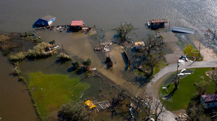 Число жертв "Лауры" в Луизиане возросло до 6
