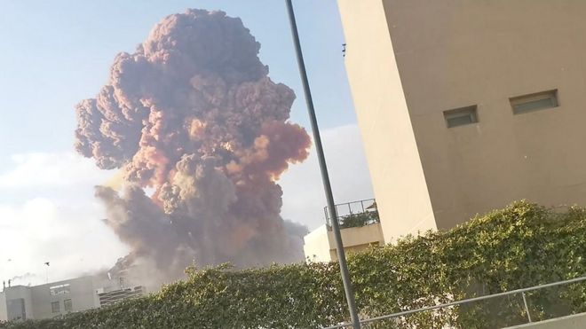 Мощный взрыв в Бейруте: масштабные разрушения, десятки погибших и тысячи пострадавших - ВИДЕО 
