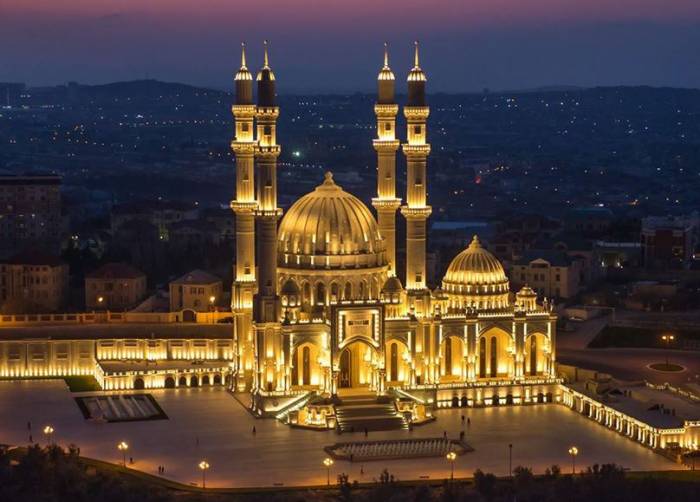 Вопрос открытия мечетей в Азербайджане пока не обсуждается — помощник Президента Азербайджана
