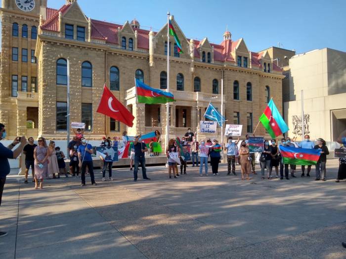 В центре канадского Калгари возвышен государственный флаг Азербайджана - ФОТО
