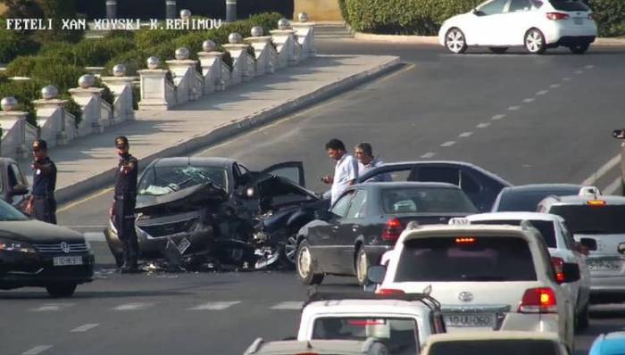 Авария в Баку привела к привела к плотности движения транспорта - ФОТО