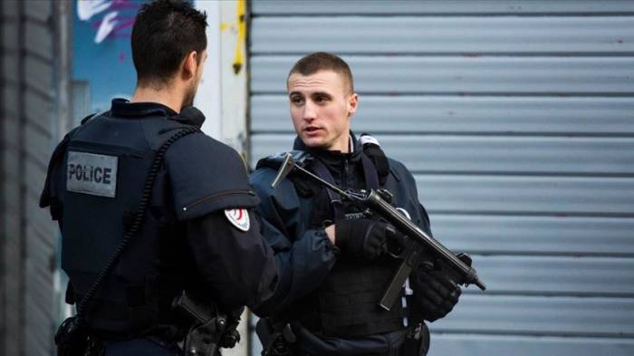 Вооруженное нападение в Париже, 4 раненных
