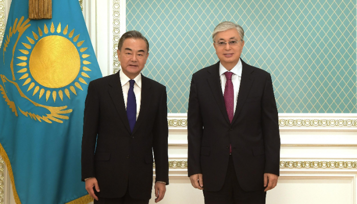 Президент Казахстана принял министра иностранных дел КНР