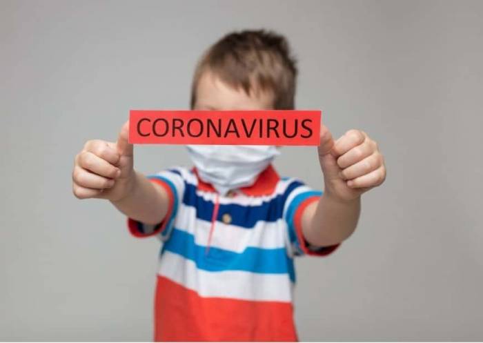 Британские медики рассказали как отличить у детей простуду от COVID-19
