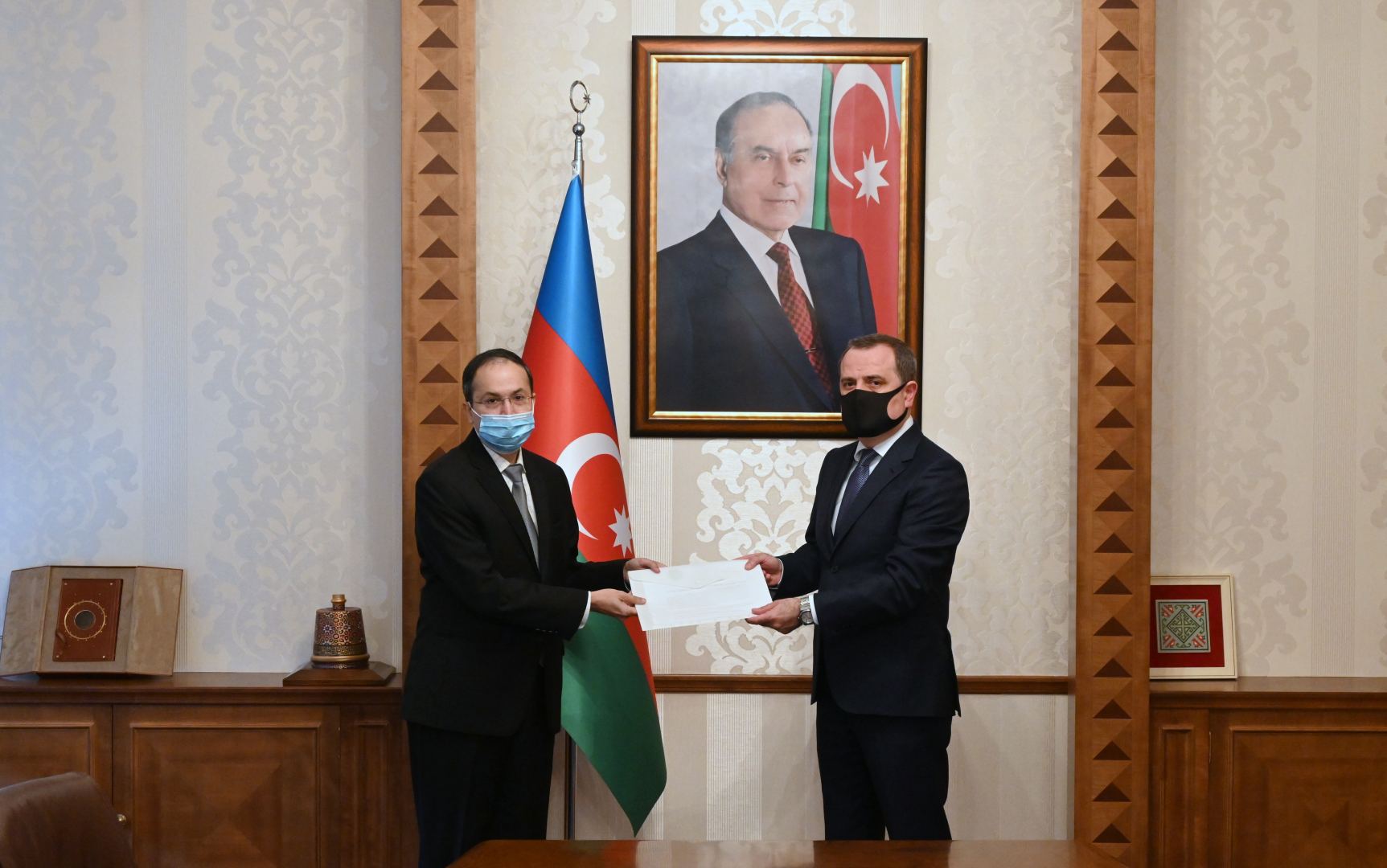 Глава МИД Азербайджана встретился с новым послом Пакистана