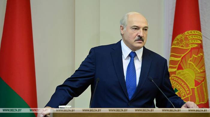 Лукашенко опроверг данные о поставках военных грузов в Азербайджан

