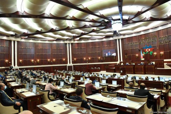 Парламент Азербайджана усовершенствует некоторые кодексы и законы
