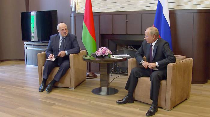 "Надо теснее держаться с нашим старшим братом" - Лукашенко о сотрудничестве с Россией