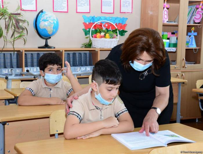 Завотделом Минздрава Азербайджана о ситуации в учебных заведениях в период пандемии
