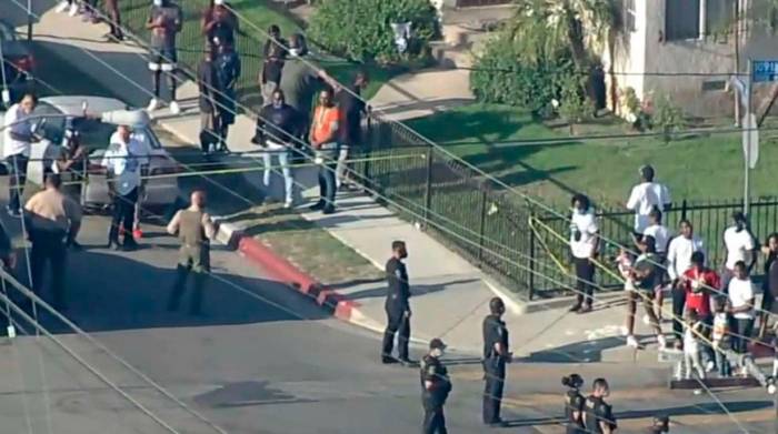 В Лос-Анджелесе полицейские застрелили вооруженного пистолетом афроамериканца
