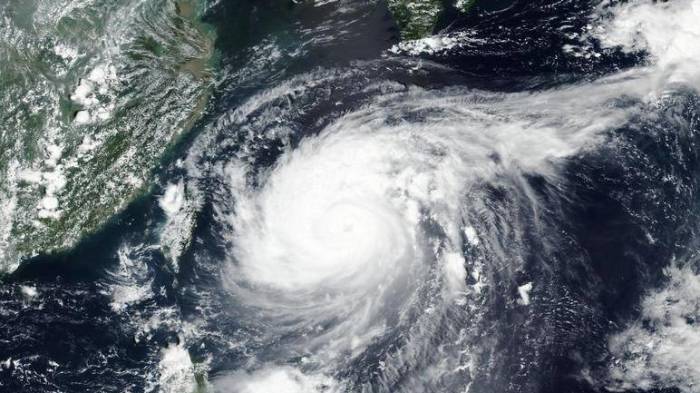 На Японию обрушился тихоокеанский тайфун «Майсак». Видео
