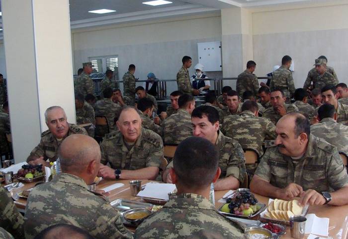 Помощник Президента Азербайджана посетил воинские части в прифронтовой зоне - ФОТО