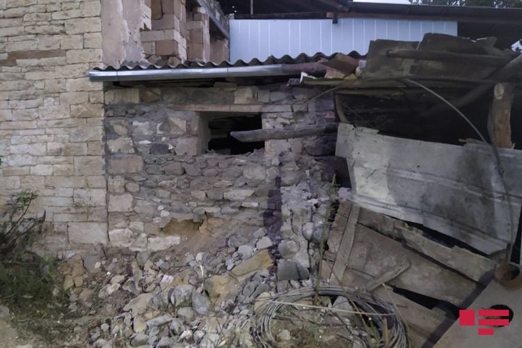 Армянские снаряды попали в жилые дома в Гёранбое 
