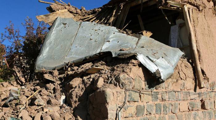 При землетрясении в Иране пострадали более 30 человек
