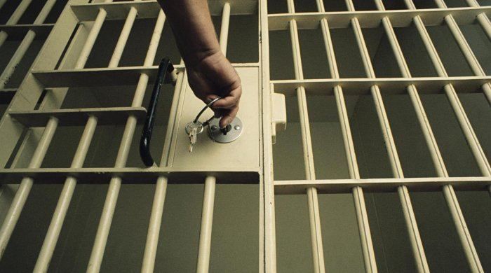 В СИЗО выявлена теснота содержания заключенных - омбудсмен
