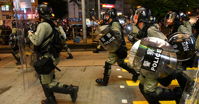 Полиция Гонконга задержала уже 90 участников незаконных протестов