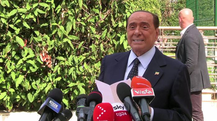 Заразившийся коронавирусом Сильвио Берлускони выписан из больницы
