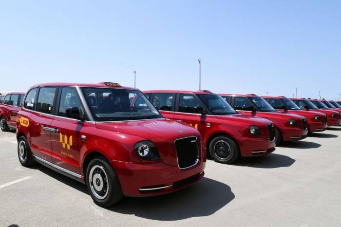 В Баку планируется установка электрических заправочных станций для «лондонских такси»
