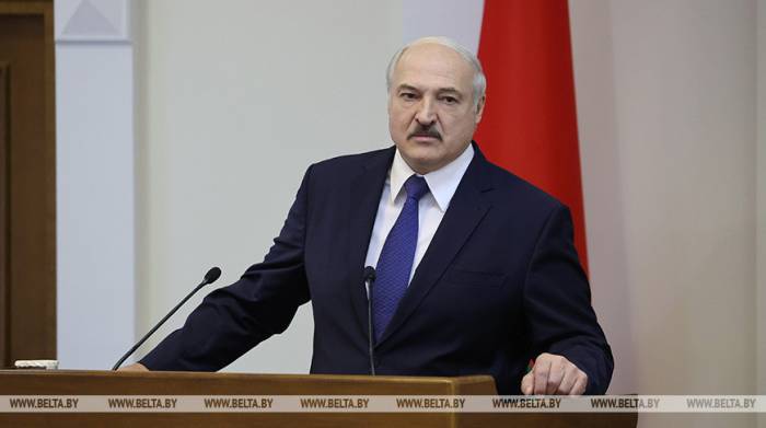 Лукашенко проводит совещание по актуальным вопросам
