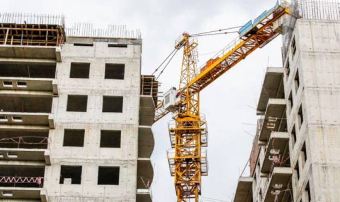 В Казахстане капитальные инвестиции в строительную сферу упали вдвое 
