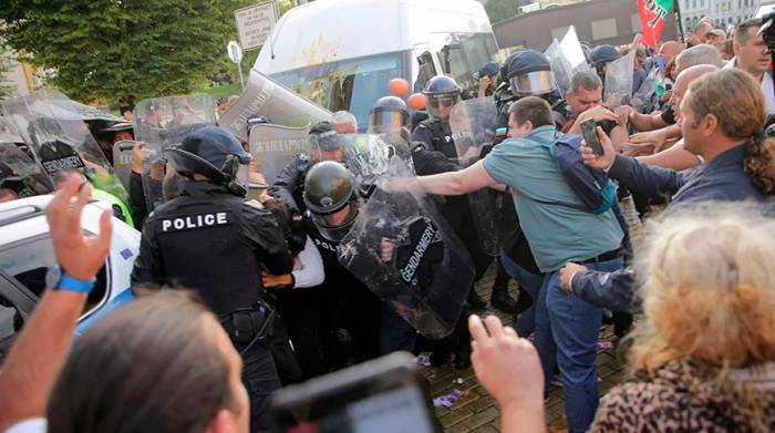 Во время протестов в Софии пострадали 45 человек
