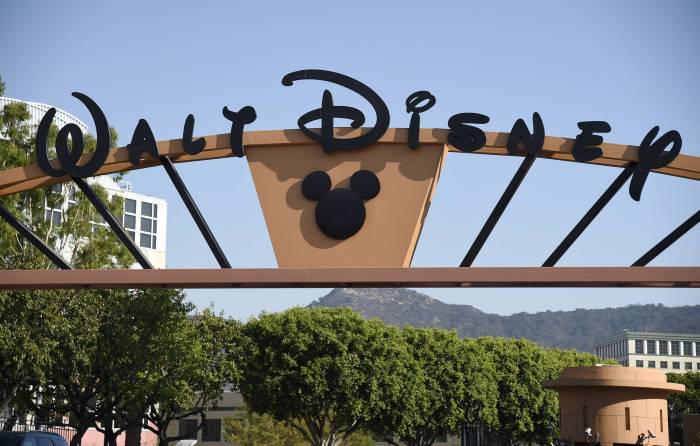 Конгрессмены США просят Disney объяснить кооперацию с властями Синьцзяна на съемке "Мулан"