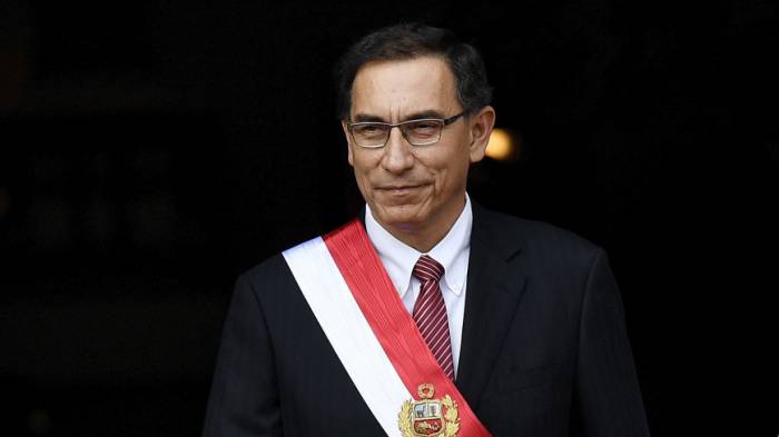 Парламент Перу отказался отправить в отставку президента Вискарру
