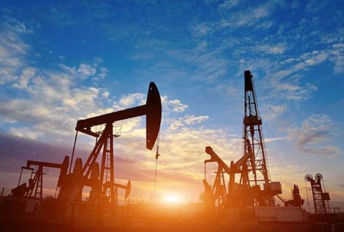 Нефть продолжает дешеветь

